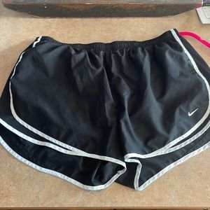 Women’s plus size black Nike shorts size 2x